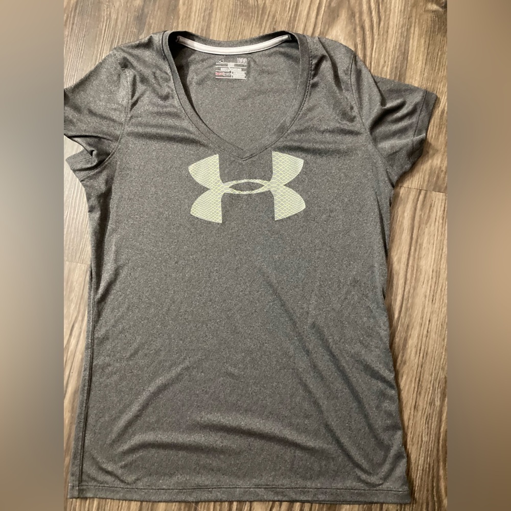 Under Armour Women’s Large Loose Heat Gear‎ Tee Shirt